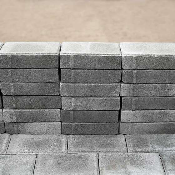 What Automatic Moisture Control Systems are Mandatory for an Automatic Concrete Block Making Machine Operating in Extreme Tropical Climates?